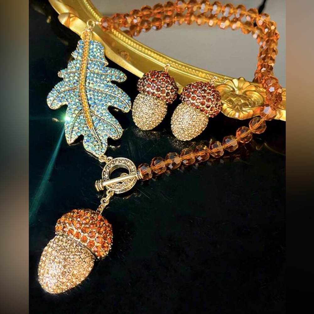 Beautiful and fun nature necklace